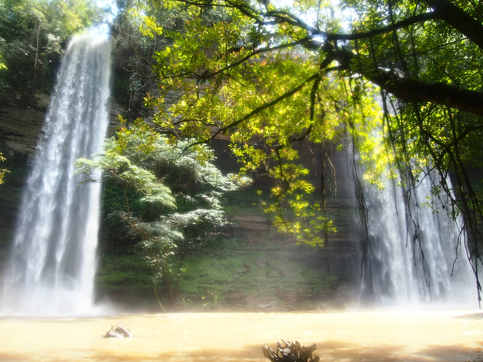 Boti, Akaa Falls & Umbrella Rock