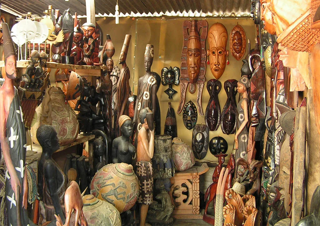 Arrive, settle in, meet Accra